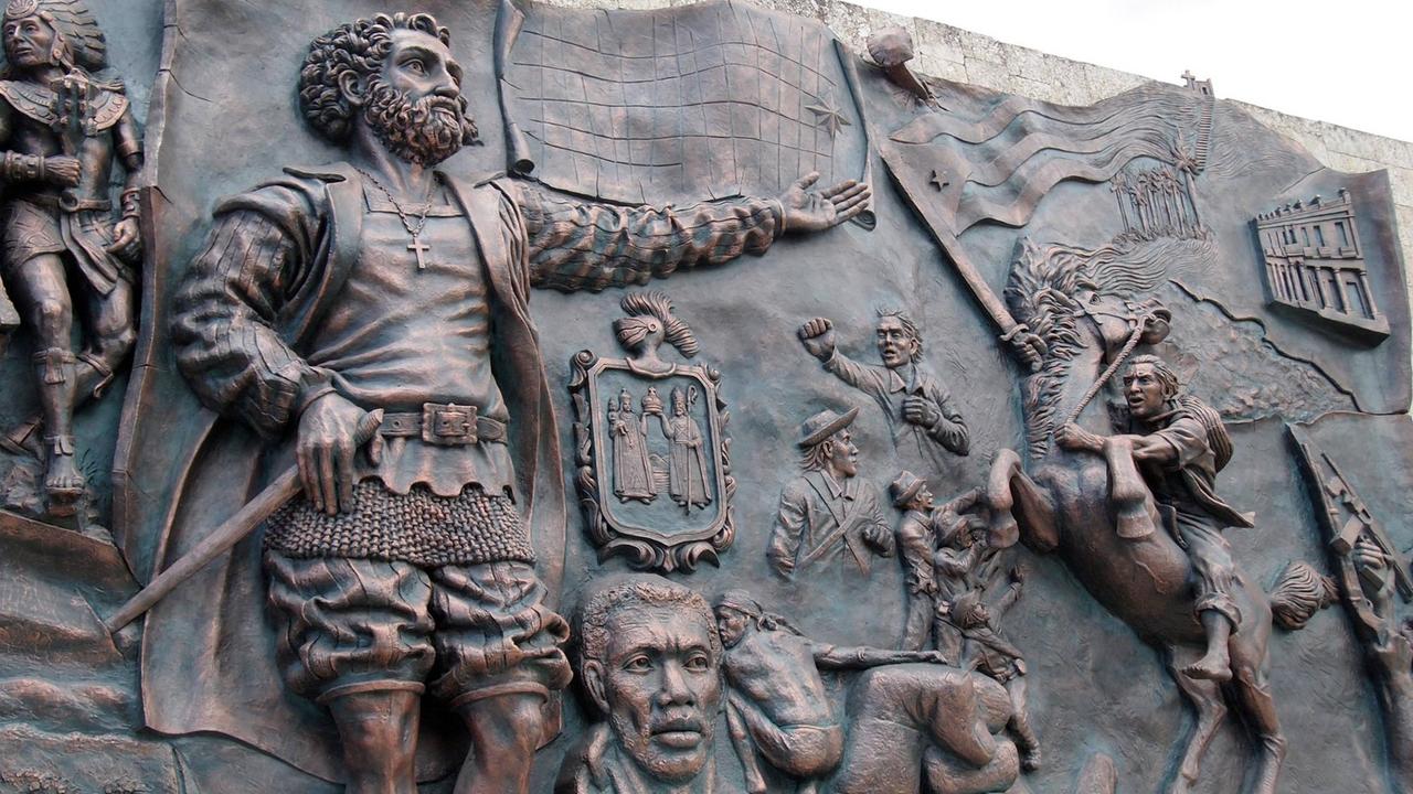 Wandbild mit der Darstellung von Christoph Columbus an der Westseite des Parque Peralta in der Provinzhauptstadt Holguin auf Kuba. Das Wandbild zeigt die Entwicklung von Kuba, den Zeiten der Ureinwohner bis zum Ende der Sklaverei. Wandbild mit der Darstellung von Christoph Columbus an der Westseite des Parque Peralta in der Provinzhauptstadt Holguin auf Kuba. Das Wandbild zeigt die Entwicklung von Kuba, den Zeiten der Ureinwohner bis zum Ende der Sklaverei.