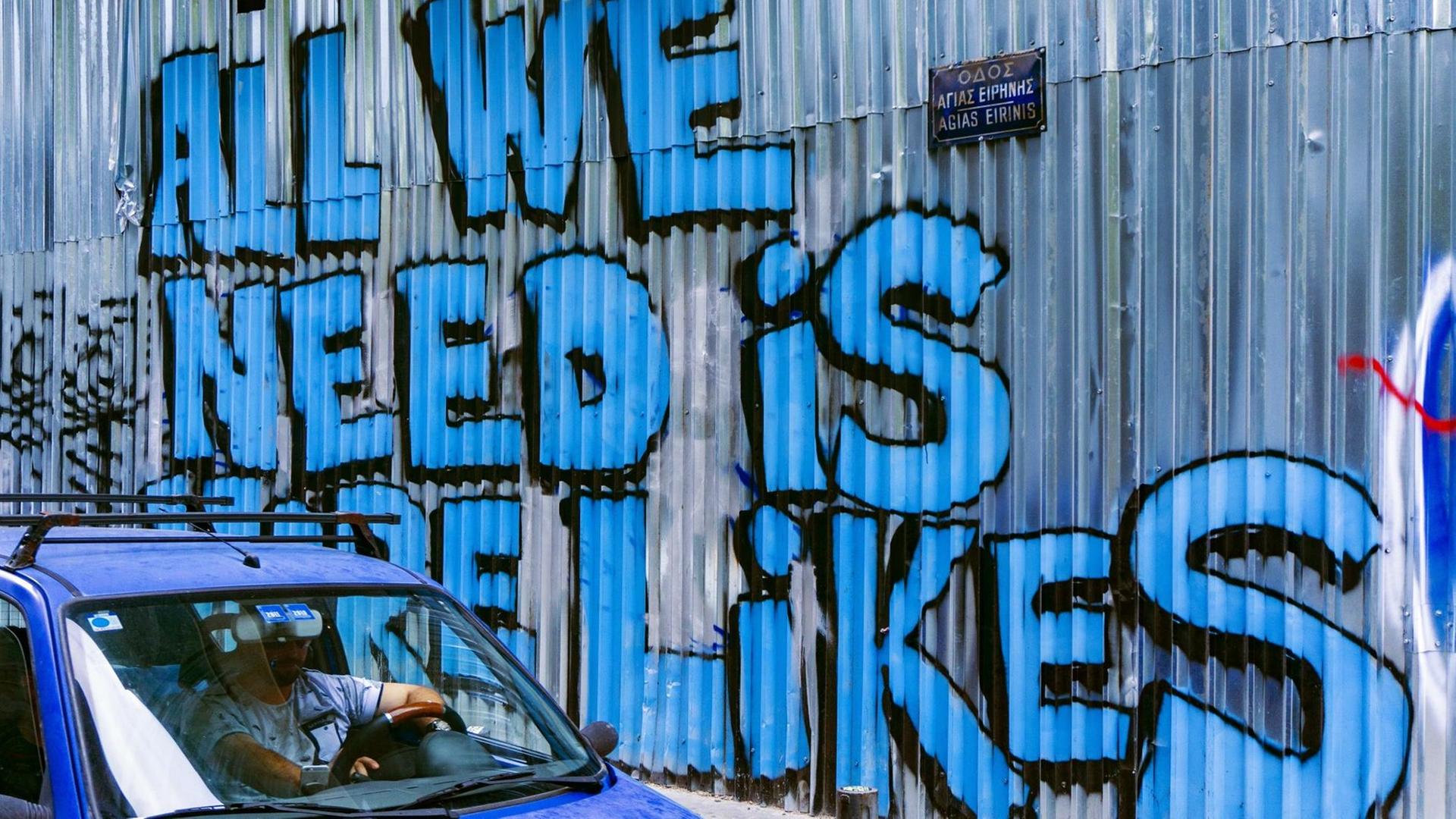 Eine Mauer auf die "All we need ois more likes" gesprayt wurde Eine Mauer auf die "All we need ois more likes" gesprayt wurde