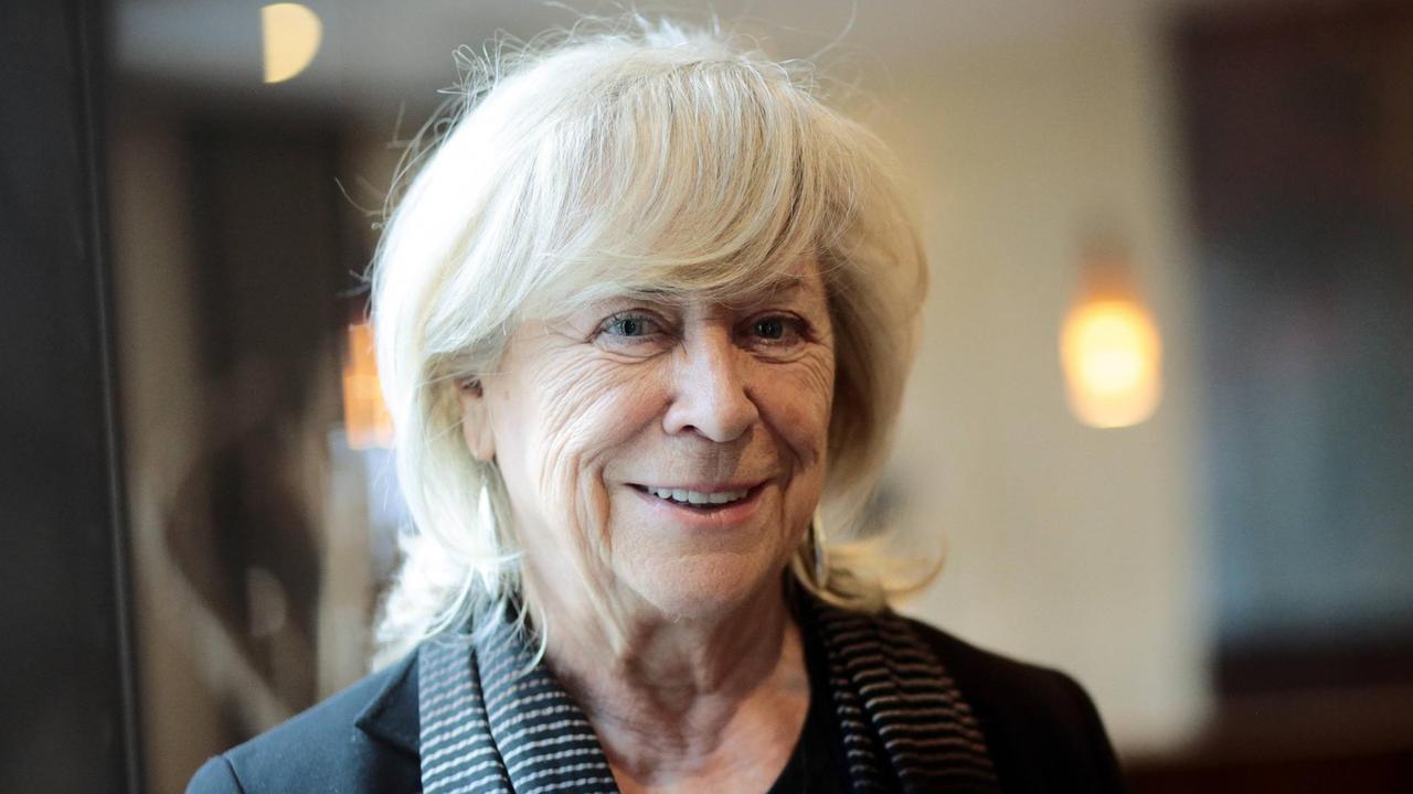 Die Schauspielerin, Regisseurin und Drehbuchautorin Margarethe von Trotta, fotografiert bei einem Interview im Hotel Mercure in Köln. Die Schauspielerin, Regisseurin und Drehbuchautorin Margarethe von Trotta, fotografiert bei einem Interview im Hotel Mercure in Köln.