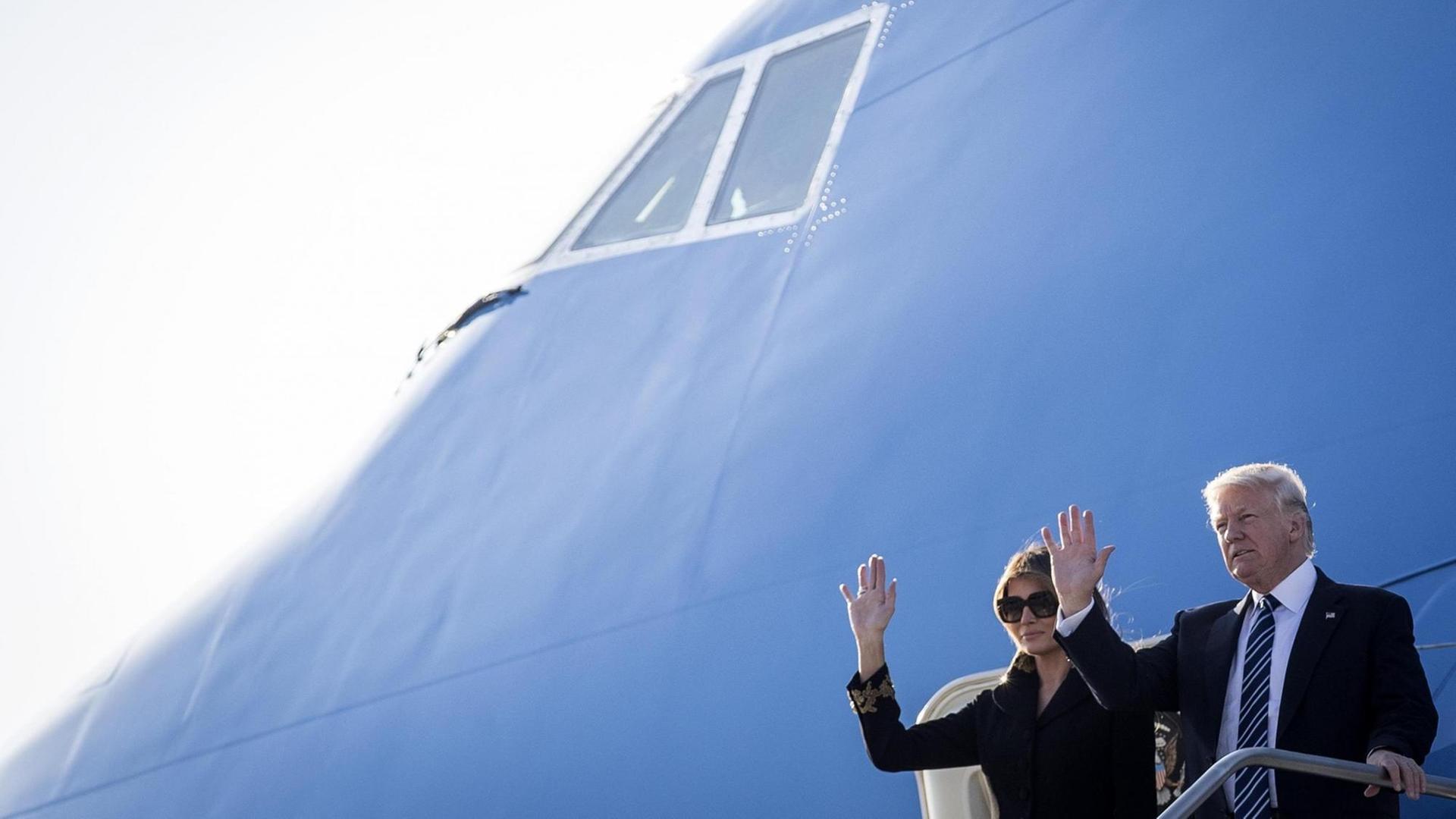 US-Präsident Donald Trump und seine Frau Melania bei der Ankunft in Rom US-Präsident Donald Trump und seine Frau Melania bei der Ankunft in Rom