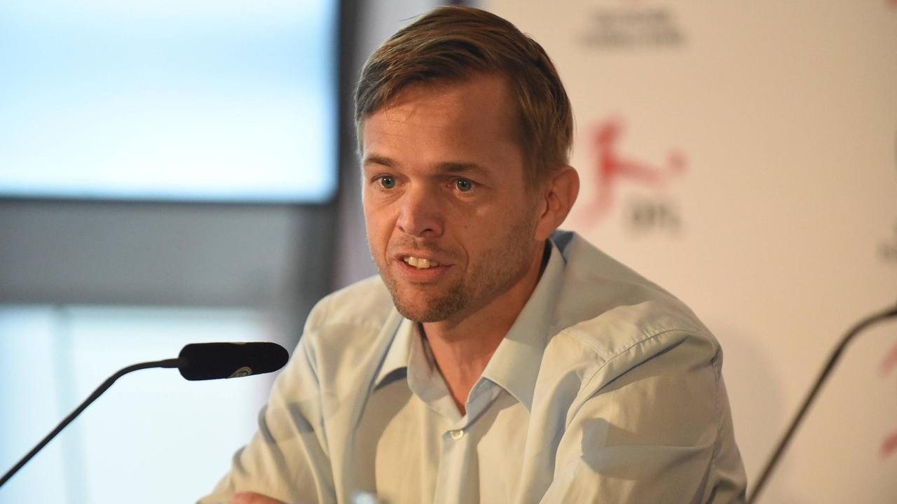 10.08.2018, GER, Saison 2018/2019, DFB, Deutscher Fussbalbund Pressekonferenz Video-Assistent - Dr. Jochen Drees Schiedsrichter *** 10 08 2018 GER Season 2018 2019 DFB German Football Association Press Conference Video Assistant Dr Jochen Drees Referee 10.08.2018, GER, Saison 2018/2019, DFB, Deutscher Fussbalbund Pressekonferenz Video-Assistent - Dr. Jochen Drees Schiedsrichter *** 10 08 2018 GER Season 2018 2019 DFB German Football Association Press Conference Video Assistant Dr Jochen Drees Referee