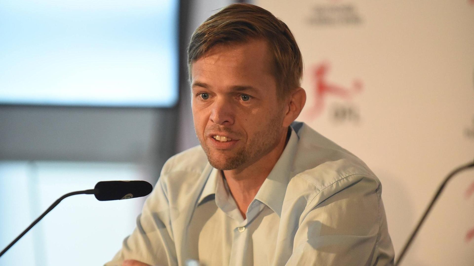 10.08.2018, GER, Saison 2018/2019, DFB, Deutscher Fussbalbund Pressekonferenz Video-Assistent - Dr. Jochen Drees Schiedsrichter *** 10 08 2018 GER Season 2018 2019 DFB German Football Association Press Conference Video Assistant Dr Jochen Drees Referee 10.08.2018, GER, Saison 2018/2019, DFB, Deutscher Fussbalbund Pressekonferenz Video-Assistent - Dr. Jochen Drees Schiedsrichter *** 10 08 2018 GER Season 2018 2019 DFB German Football Association Press Conference Video Assistant Dr Jochen Drees Referee