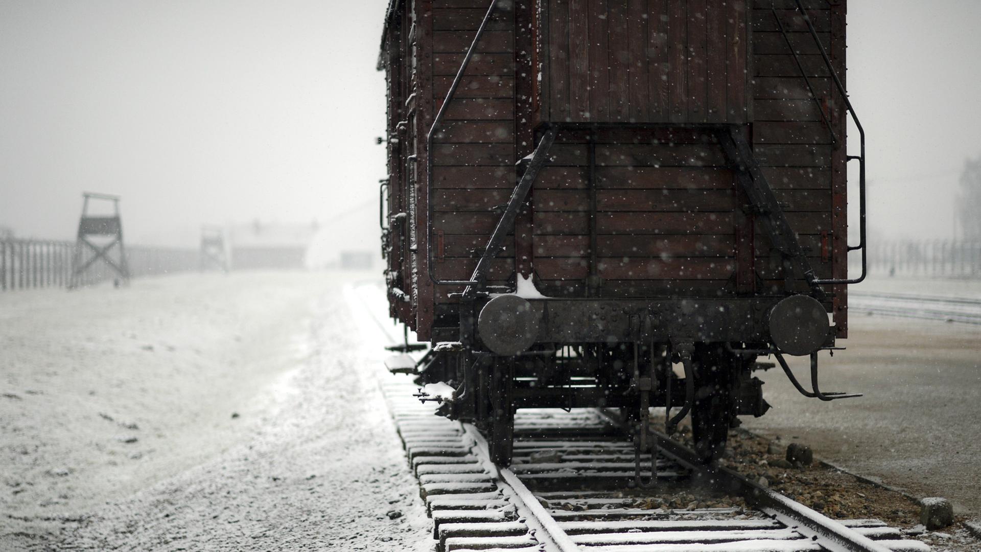 Wagen im früheren Konzentrationslager Auschwitz Wagen im früheren Konzentrationslager Auschwitz