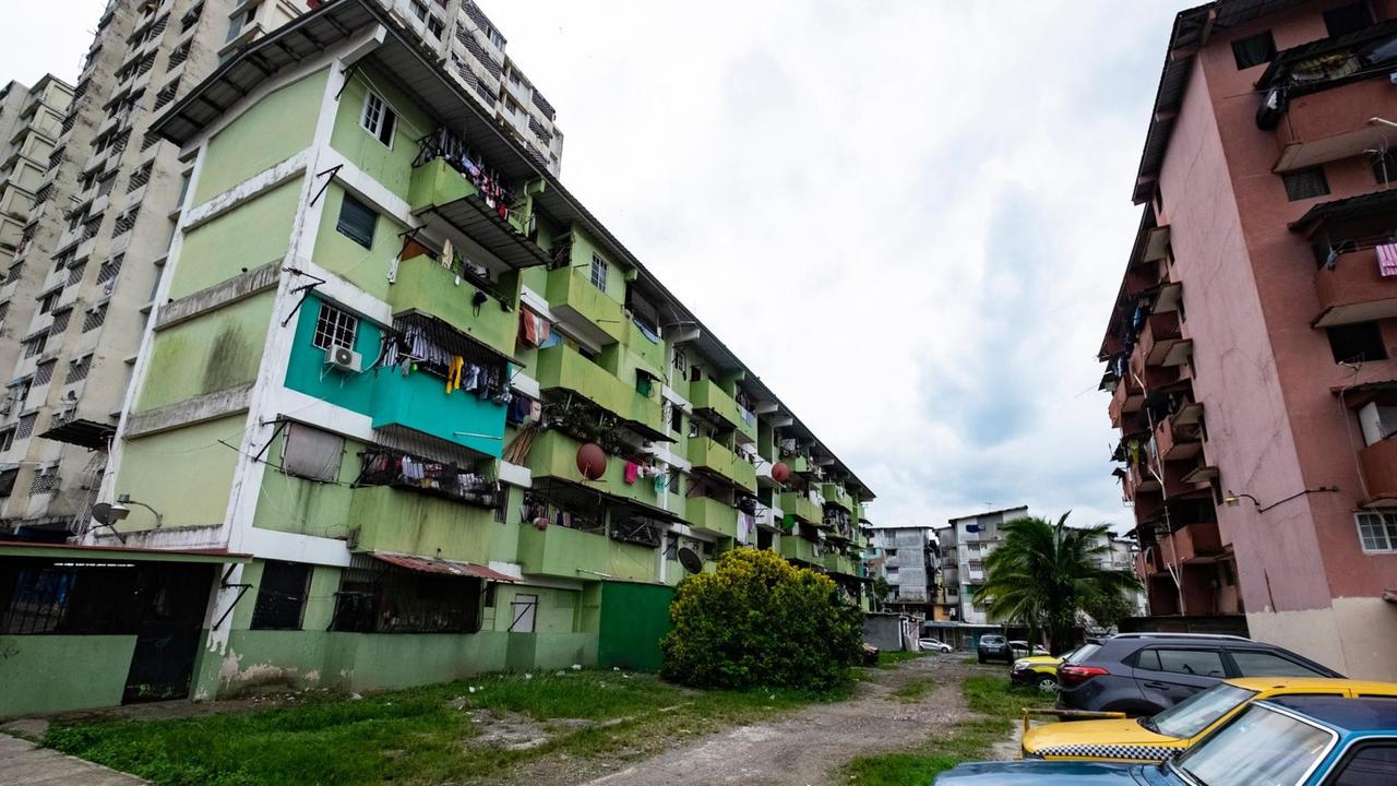 Der Stadtteil Chorillo wurde 1989 von den USA bombardiert. Er gehört zu den ärmeren in Panama-Stadt und gilt als gefährlich. Der Stadtteil Chorillo wurde 1989 von den USA bombardiert. Er gehört zu den ärmeren in Panama-Stadt und gilt als gefährlich.