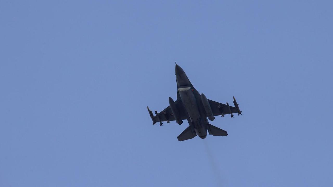 Ein türkisches Kampfflugzeug startet am 28.07.2015 vom Stützpunkt Incirlik. Ein türkisches Kampfflugzeug startet am 28.07.2015 vom Stützpunkt Incirlik.
