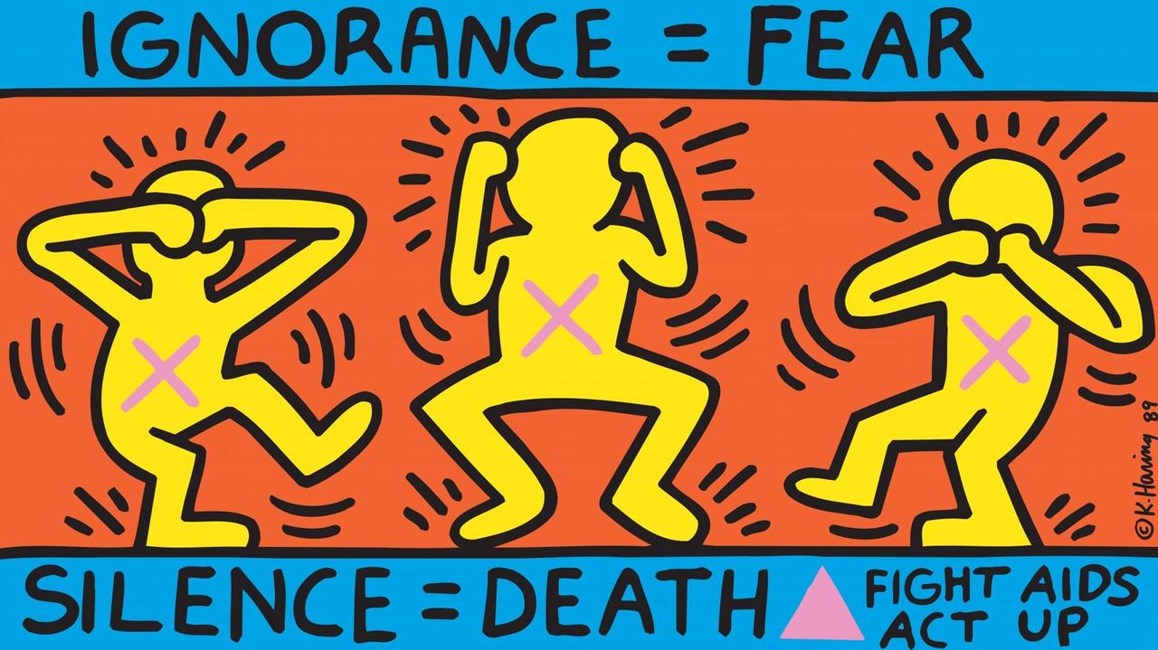 Drei tanzende Strichmännchen, die sich jeweils Ohren, Augen und Mund zuhalten. Am oberen Bildrand steht: Ignorance = Fear, am unteren "Silence = Death" sowie "Fight AIDS - Act Up".