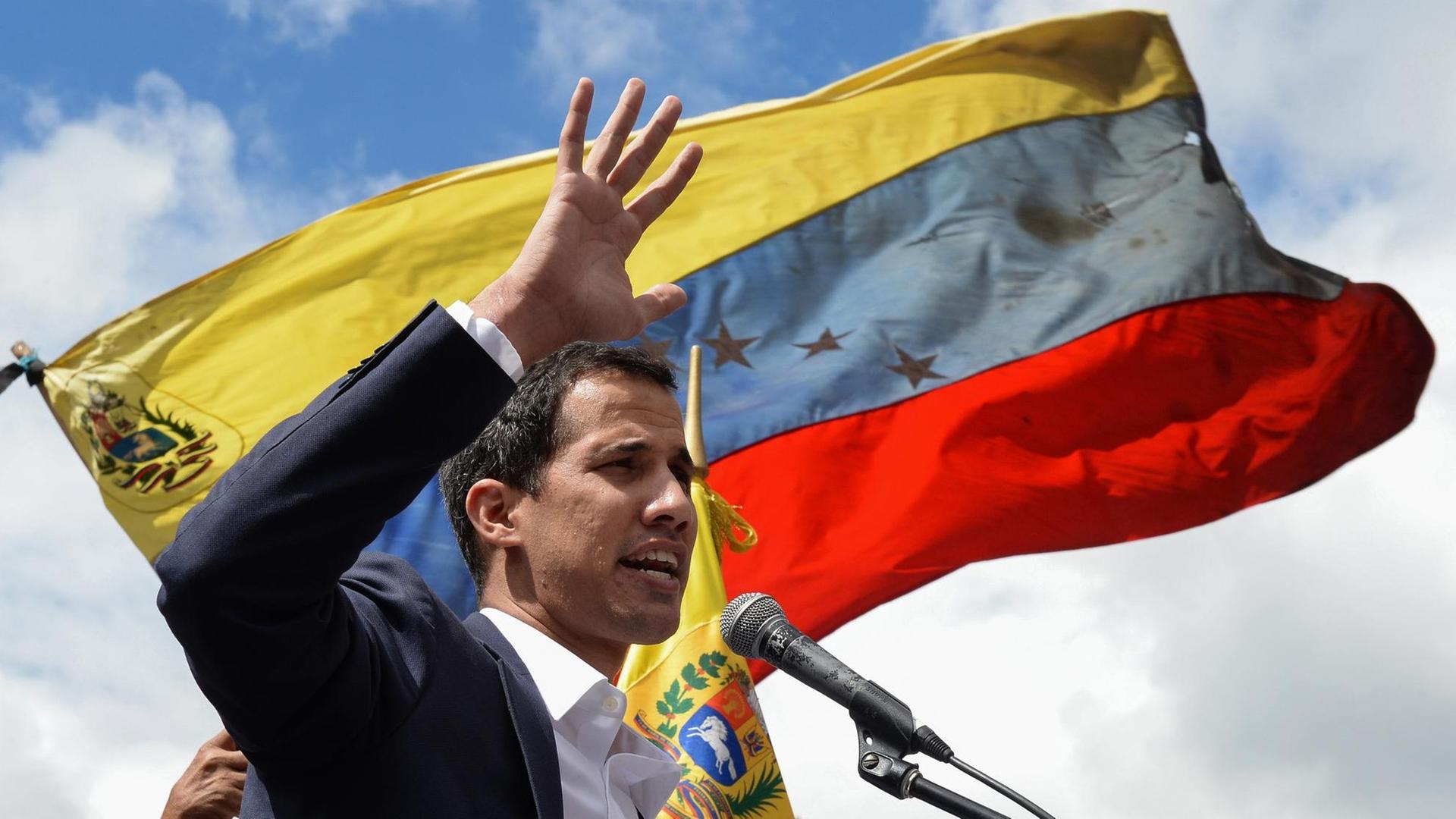 Der venezolanische Oppositionsführer Juan Guaidó bei einer Rede in Caracas am 23.1.2019 Der venezolanische Oppositionsführer Juan Guaidó bei einer Rede in Caracas am 23.1.2019