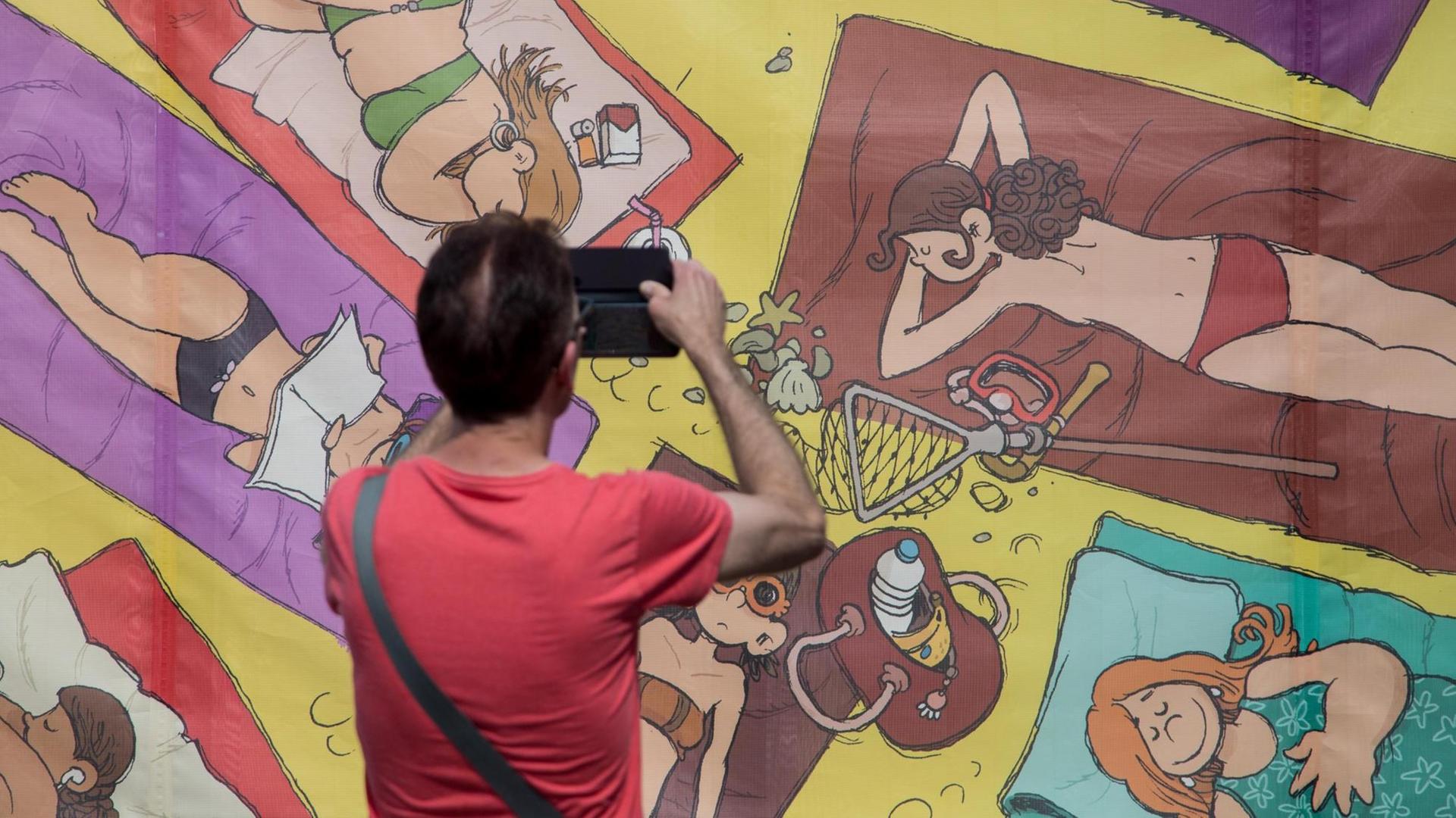 Über Frauendarstellungen wurde auch auf dem 18. Internationalen Comic-Salon in Erlangen gesprochen. Über Frauendarstellungen wurde auch auf dem 18. Internationalen Comic-Salon in Erlangen gesprochen.