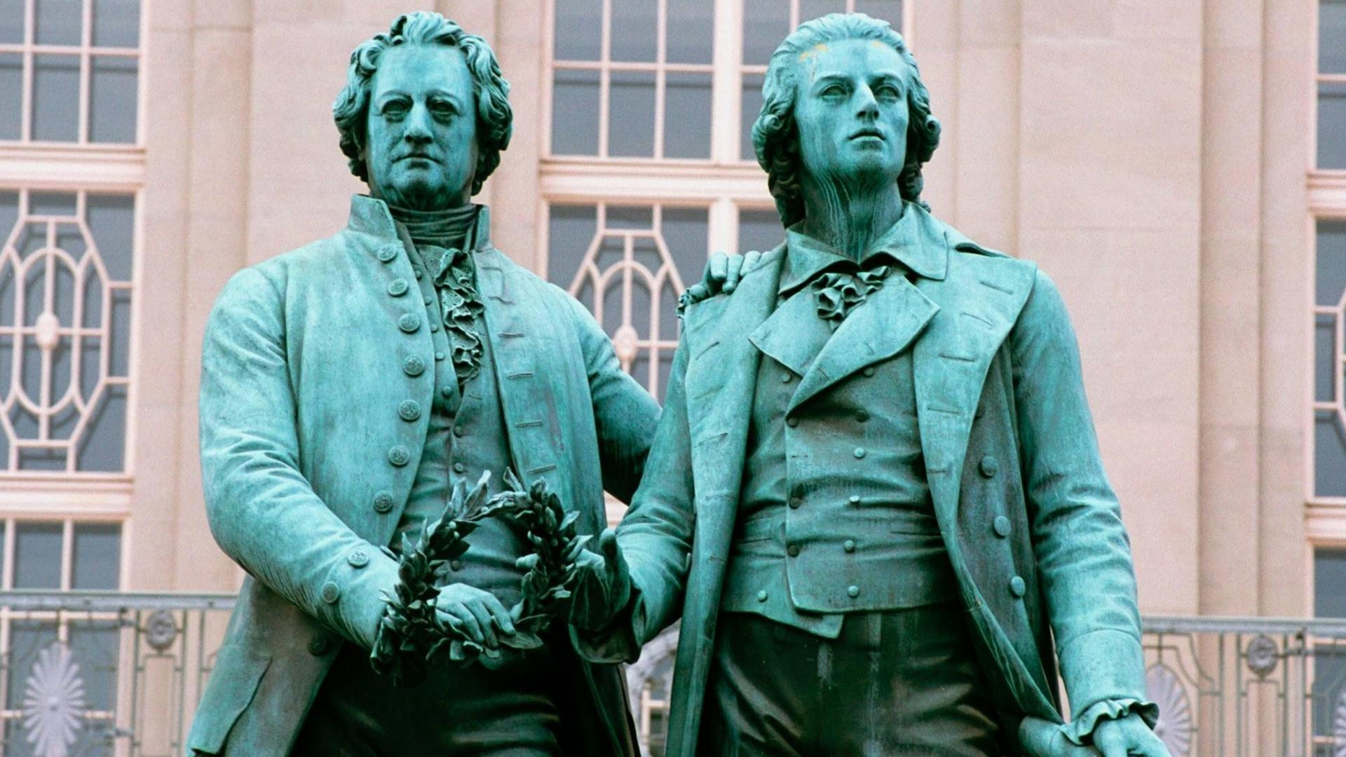Goethe- Schiller-Denkmal von Ernst Rietschel vor dem Deutschen Nationaltheater auf dem Theaterplatz in Weimar , Deutschland . Statue of Johann Wolfgang von GOETHE in front of the Deutsche Nationaltheater . Weimar , Germany . 16.07.2002 , Weimar Thueringen Deutschland PUBLICATIONxINxGERxSUIxAUTxONLY Copyright: xUtexGrabowskyx Goethe Schiller Monument from Ernst Rietschel before the German National Theatre on the Theatre Square in Weimar Germany Statue of Johann Wolfgang from Goethe in Front of The German National Theatre Weimar Germany 16 07 2002 Weimar Thueringen Germany PUBLICATIONxINxGERxSUIxAUTxONLY Copyright xUtexGrabowskyx Goethe- Schiller-Denkmal von Ernst Rietschel vor dem Deutschen Nationaltheater auf dem Theaterplatz in Weimar , Deutschland . Statue of Johann Wolfgang von GOETHE in front of the Deutsche Nationaltheater . Weimar , Germany . 16.07.2002 , Weimar Thueringen Deutschland PUBLICATIONxINxGERxSUIxAUTxONLY Copyright: xUtexGrabowskyx Goethe Schiller Monument from Ernst Rietschel before the German National Theatre on the Theatre Square in Weimar Germany Statue of Johann Wolfgang from Goethe in Front of The German National Theatre Weimar Germany 16 07 2002 Weimar Thueringen Germany PUBLICATIONxINxGERxSUIxAUTxONLY Copyright xUtexGrabowskyx