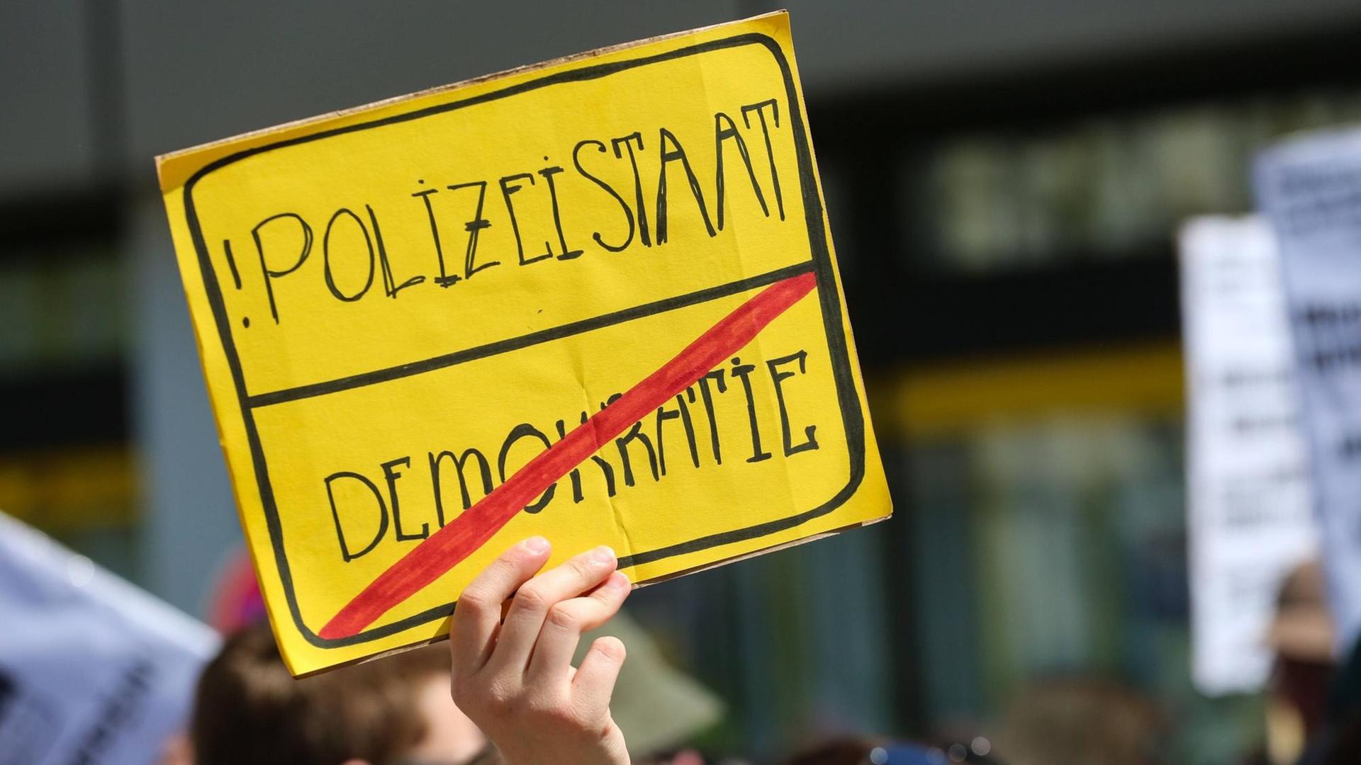 Demonstration in Bamberg gegen das geplante neue Polizeiaufgabengesetz in Bayern Demonstration in Bamberg gegen das geplante neue Polizeiaufgabengesetz in Bayern