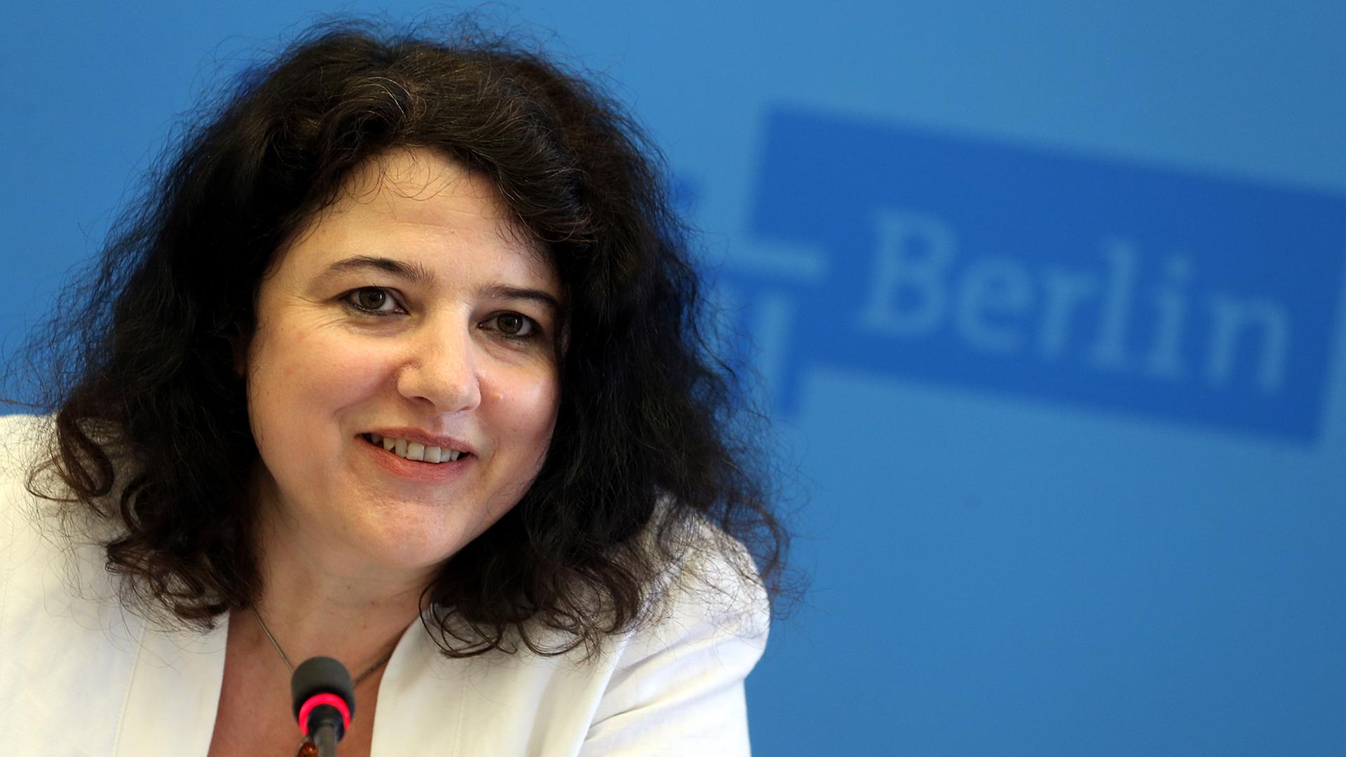 Im Roten Rathaus in Berlin wird am 10.08.2015 die neue Direktion des Centrums Judaicum, Anja Siegemund, vorgestellt. Im Roten Rathaus in Berlin wird am 10.08.2015 die neue Direktion des Centrums Judaicum, Anja Siegemund, vorgestellt.