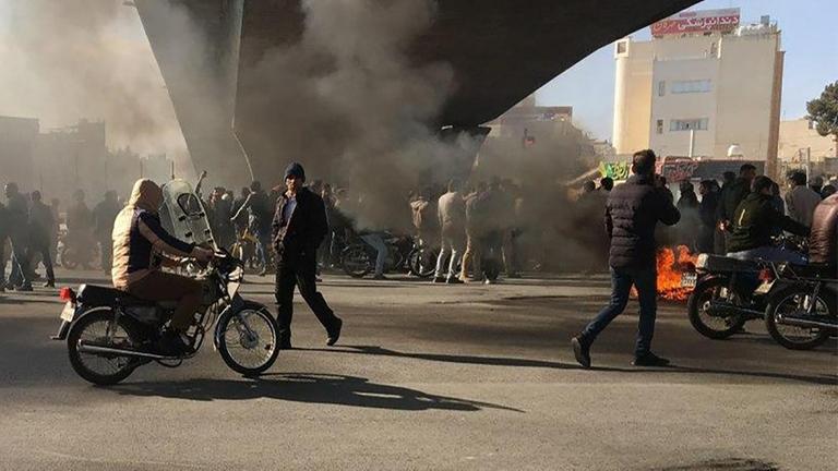 Protest mit brennenden Reifen in der iranischen Stadt Isfahan. Protest mit brennenden Reifen in der iranischen Stadt Isfahan.