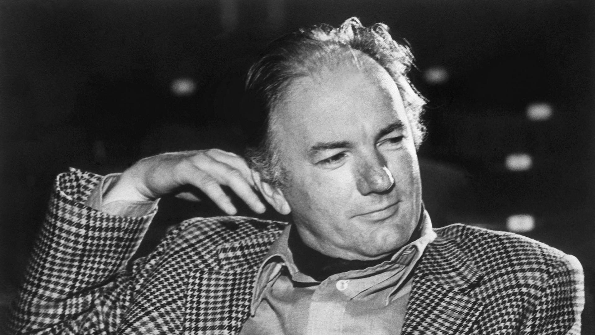 Der österreichische Roman- und Theaterautor Thomas Bernhard, aufgenommen im Juni 1976. Der österreichische Roman- und Theaterautor Thomas Bernhard, aufgenommen im Juni 1976.
