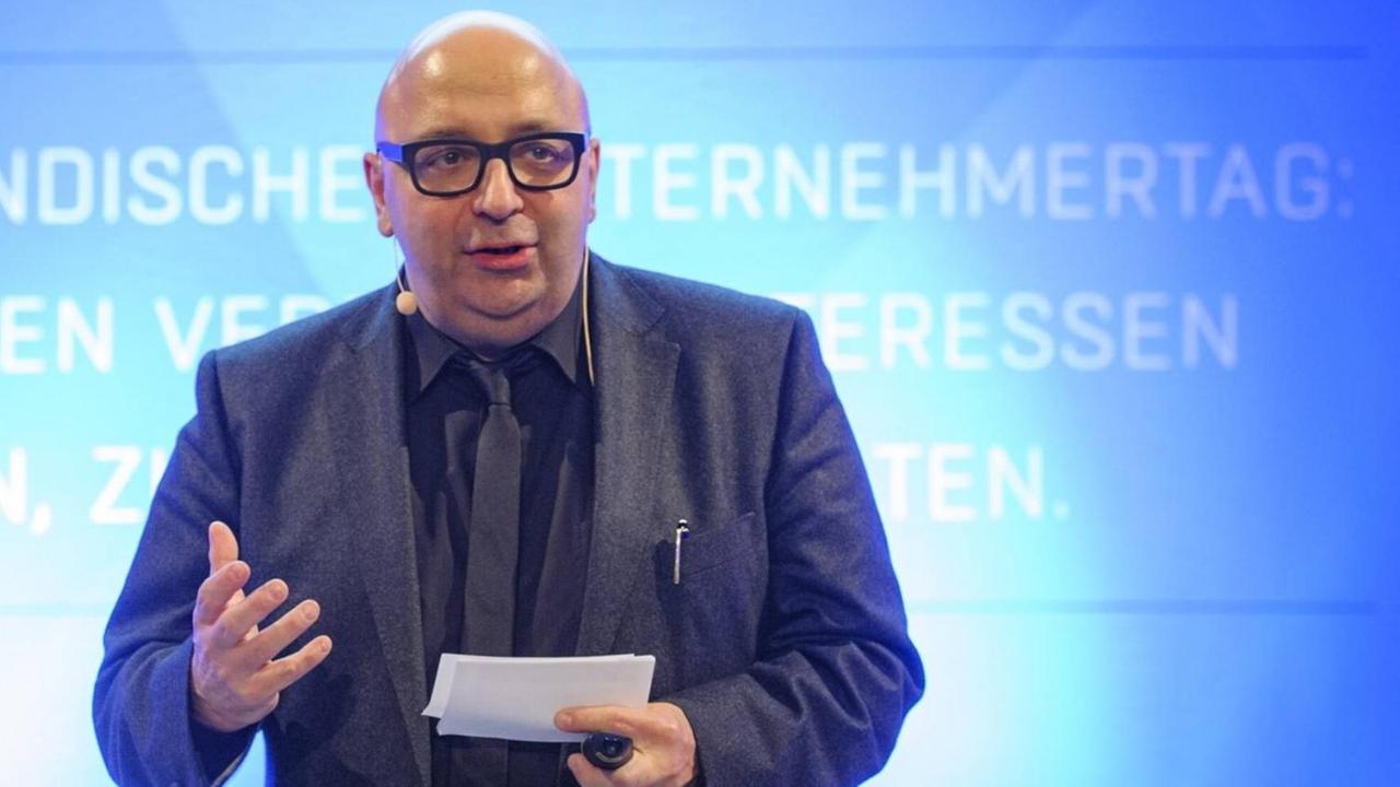 Armin Nassehi vom Institut für Soziologie in München hält eine Rede auf dem Saarländischen Unternehmertag. Armin Nassehi vom Institut für Soziologie in München hält eine Rede auf dem Saarländischen Unternehmertag.
