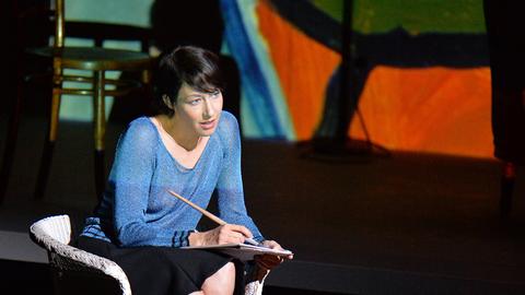 Johanna Wokalek auf der Bühne als Charlotte Salomon in der Oper "Charlotte Salomon" bei den Salzburger Festspielen 2014.