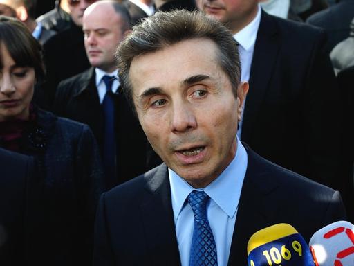 Bidsina Iwanischwili, Milliardär und Gründer der Partei Georgischer Traum, hier 2013, kurz nach seiner Zeit als Ministerpräsident