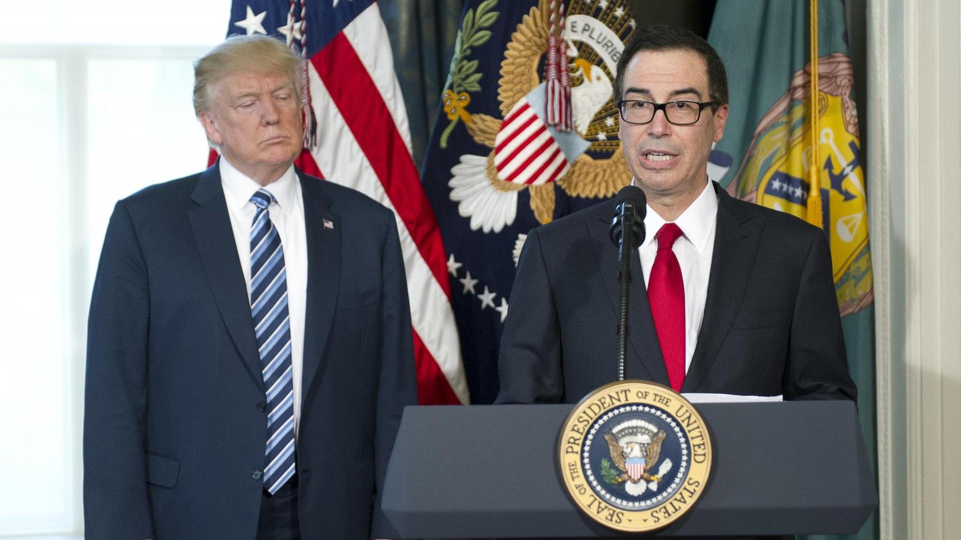 US-Präsident Donald Trump und Finanzminister Steve Mnuchin. US-Präsident Donald Trump und Finanzminister Steve Mnuchin.