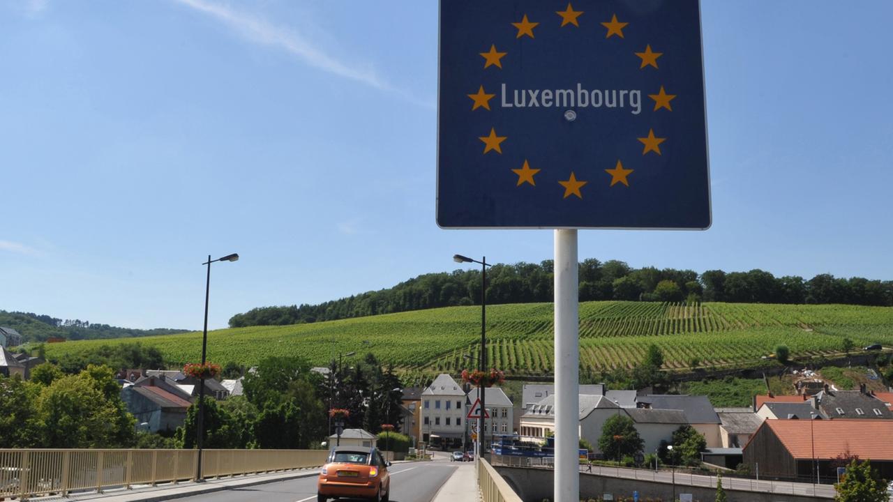 Moselbrücke von Perl (Deutschland) nach Schengen (Luxemburg).