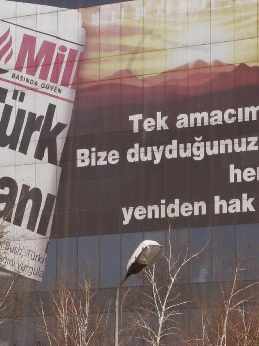 Gebäude der Zeitung Milliyet des türkischen Medienkonzerns Dogan Medya in Istanbul, aufgenommen am 20.03.2006. Foto: Robert B. Fishman +++(c) dpa - Report+++