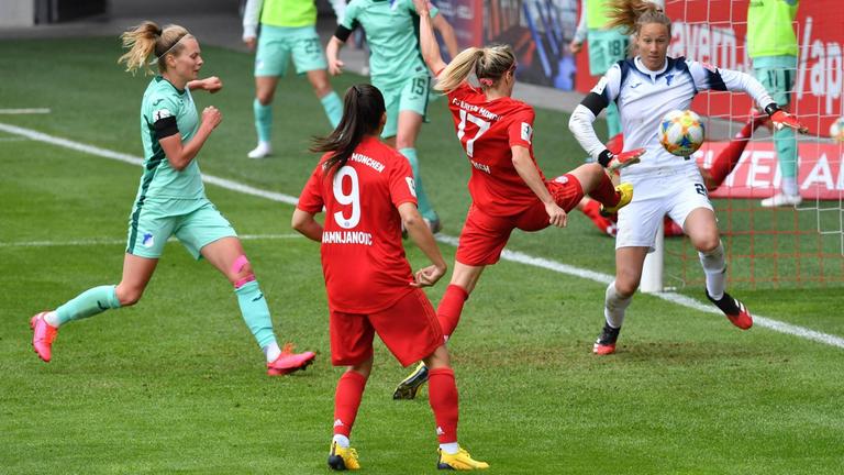 Bundesligaspiel von FC Bayern München Frauen gegen die TSG 1899 Hoffenheim am 30.05.2020 in München. 