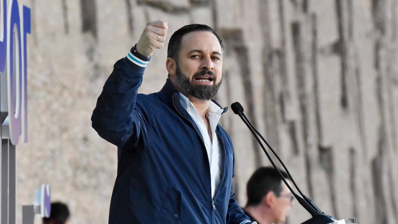 Der Vorsitzende der rechtspopulistischen spanischen Partei "Vox", Santiago Abascal, bei einer Wahlkampfrede am 26.4.2019. Der Vorsitzende der rechtspopulistischen spanischen Partei "Vox", Santiago Abascal, bei einer Wahlkampfrede am 26.4.2019.