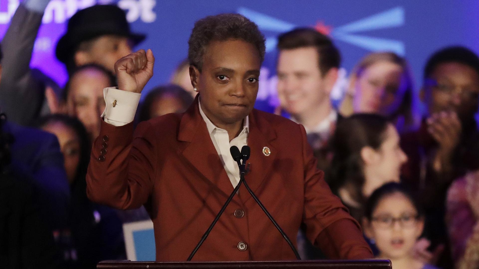 Lori Lightfoot bei ihrer Siegesfeier in Chicago. Lori Lightfoot ist die erste afroamerikanische Bürgermeisterin in der Geschichte der Stadt. Lori Lightfoot bei ihrer Siegesfeier in Chicago. Lori Lightfoot ist die erste afroamerikanische Bürgermeisterin in der Geschichte der Stadt.
