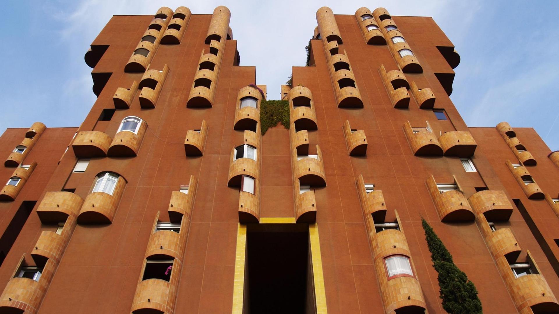 Gebäudekomplex geschaffen von Ricardo Bofill. Gebäudekomplex geschaffen von Ricardo Bofill.