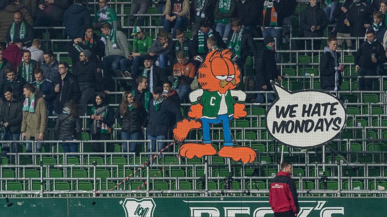 Fan-Protest gegen Montagsspiele beim Bundesligaspiel Werder Bremen gegen den FC Köln am 12.03.2018. Fan-Protest gegen Montagsspiele beim Bundesligaspiel Werder Bremen gegen den FC Köln am 12.03.2018.