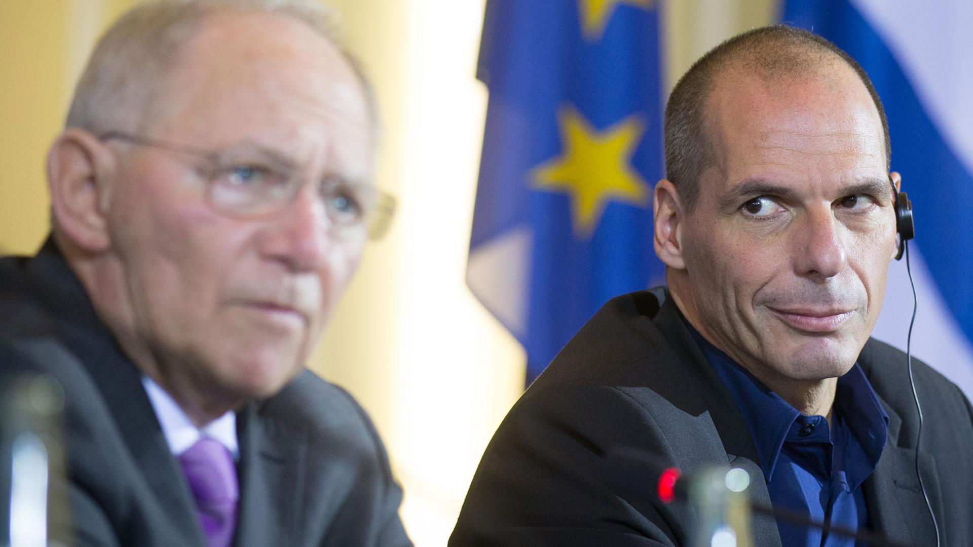 Bundesfinanzminister Wolfgang Schäuble und sein griechischer Amtskollege Yanis Varoufakis Bundesfinanzminister Wolfgang Schäuble und sein griechischer Amtskollege Yanis Varoufakis