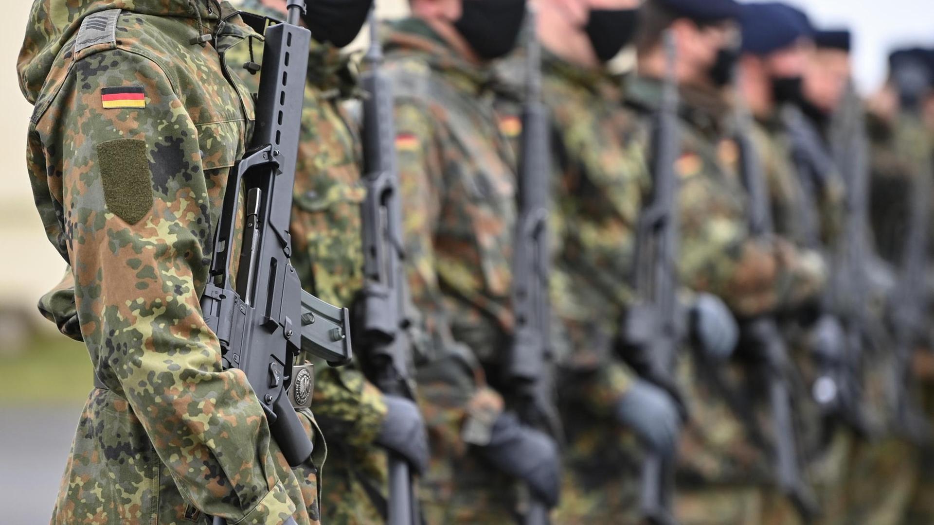 Bundeswehr - Wehrbeauftragte Högl bringt Rückkehr zur Musterung ins Gespräch - aber ohne Wehrpflicht