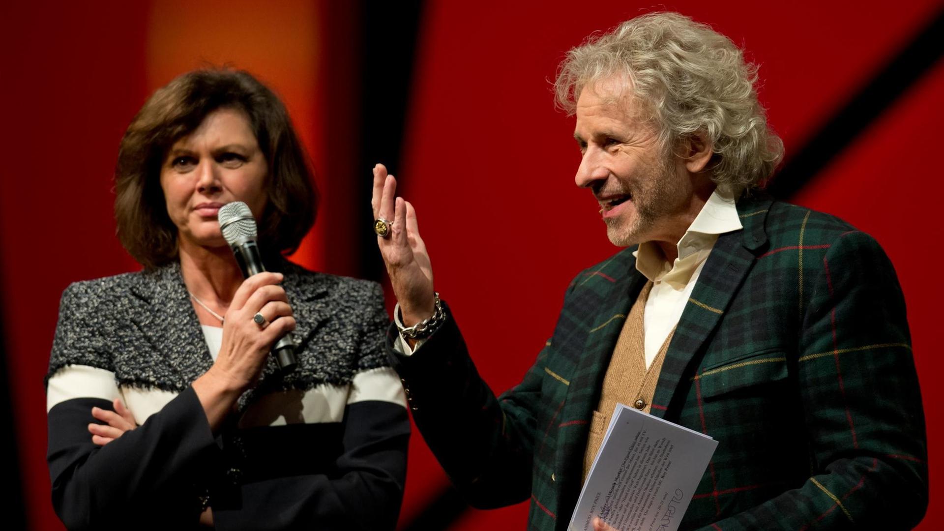 Der Moderator und Entertainer Thomas Gottschalk und die bayerische Wirtschaftsministerin Ilse Aigner (CSU) sprechen am 21.10.2015 im Internationalem Congress Center in München (Bayern) während der Eröffnung der Münchner Medientage. Unter dem Motto "Digitale Disruption - Medienzukunft erfolgreich gestalten" finden vom 21.-23.10.2015 in München die Medientage statt. Der Moderator und Entertainer Thomas Gottschalk und die bayerische Wirtschaftsministerin Ilse Aigner (CSU) sprechen am 21.10.2015 im Internationalem Congress Center in München (Bayern) während der Eröffnung der Münchner Medientage. Unter dem Motto "Digitale Disruption - Medienzukunft erfolgreich gestalten" finden vom 21.-23.10.2015 in München die Medientage statt.