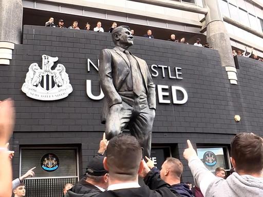 Jubel bei den Fans von Newcastle United nach der Übernahme durch eine saudi-arabische Investorengruppe.