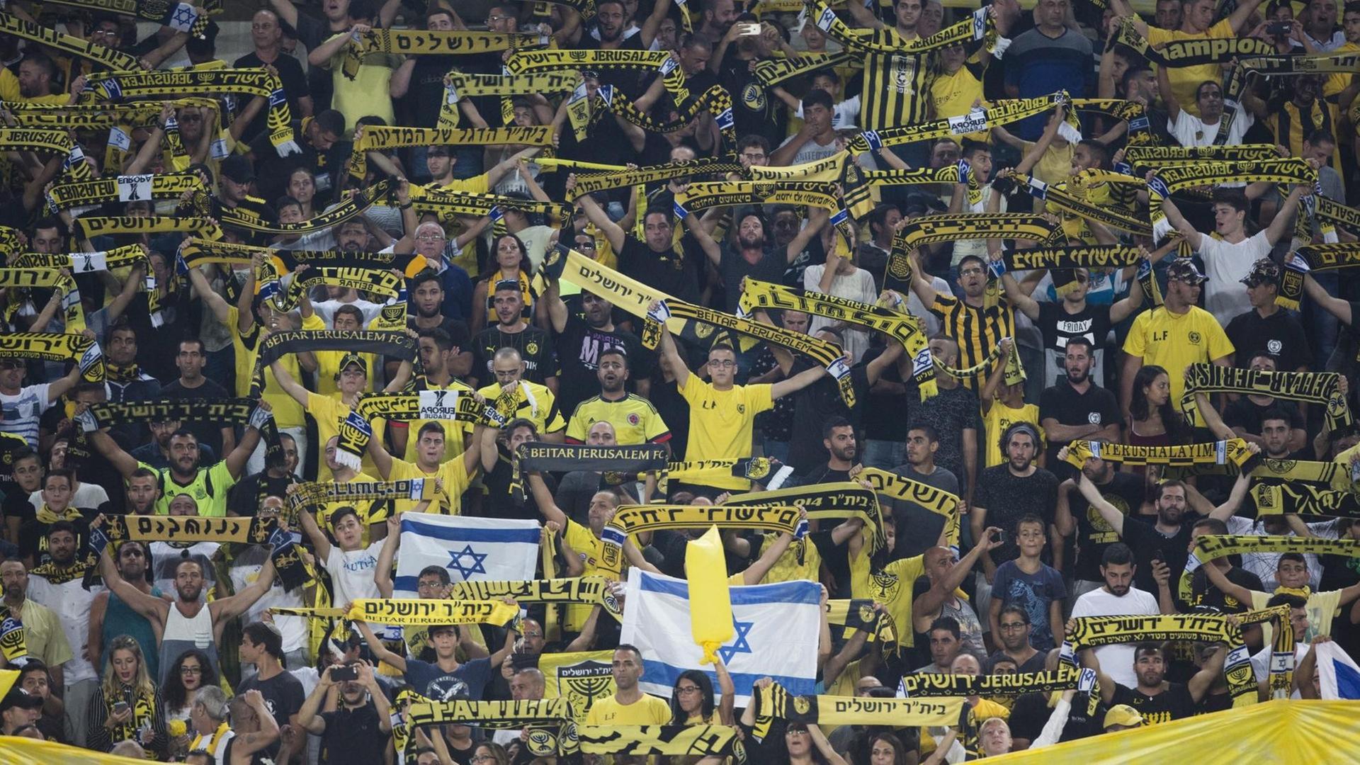 Fans von Beitar Jerusalem (Archivbild) Fans von Beitar Jerusalem (Archivbild)