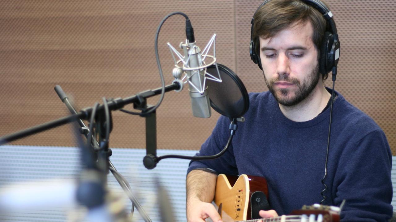 Antoine Villoutreix im Studio von Deutschlandradio Kultur Antoine Villoutreix im Studio von Deutschlandradio Kultur