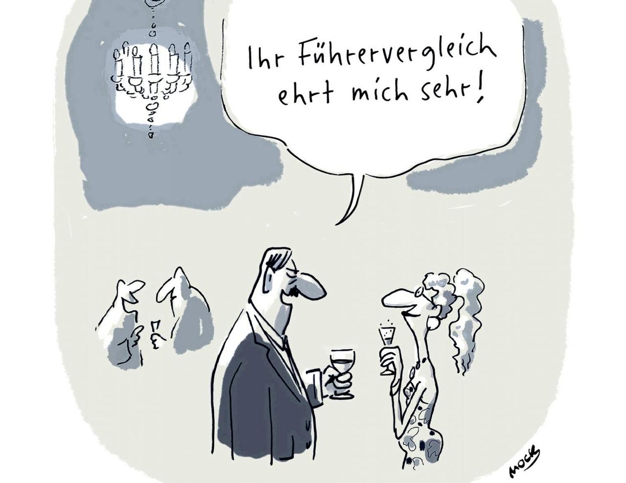 Eine elegante Veranstaltung, im Hintergrund hängt ein Kronleuchter. Ein Mann, der an Adolf Hitler erinnert, und eine Frau stehen einander gegenüber, er ein Weinglas, sie ein Sektglas in Händen. Der Mann sagt: "Ihr Führervergleich ehrt mich sehr!" Eine elegante Veranstaltung, im Hintergrund hängt ein Kronleuchter. Ein Mann, der an Adolf Hitler erinnert, und eine Frau stehen einander gegenüber, er ein Weinglas, sie ein Sektglas in Händen. Der Mann sagt: "Ihr Führervergleich ehrt mich sehr!"