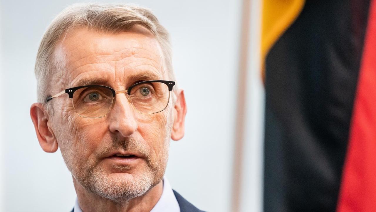 29.10.2019, Berlin: Armin Schuster (CDU), Vorsitzender des Parlamentarischen Kontrollgremiums im Bundestag. 29.10.2019, Berlin: Armin Schuster (CDU), Vorsitzender des Parlamentarischen Kontrollgremiums im Bundestag.