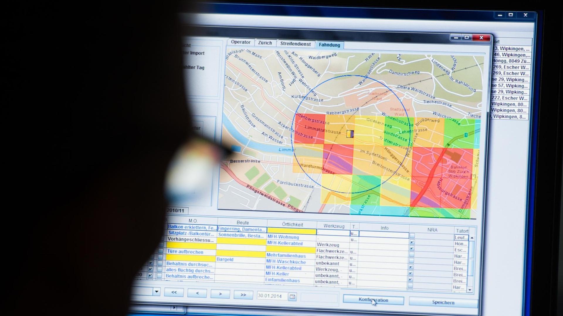 Auch die Polizei in Oberhausen startete bereits Versuche mit Software, die Verbrechen voraussagen soll. Um diese Praxis geht es in der Doku "Pre-Crime". Auch die Polizei in Oberhausen startete bereits Versuche mit Software, die Verbrechen voraussagen soll. Um diese Praxis geht es in der Doku "Pre-Crime".