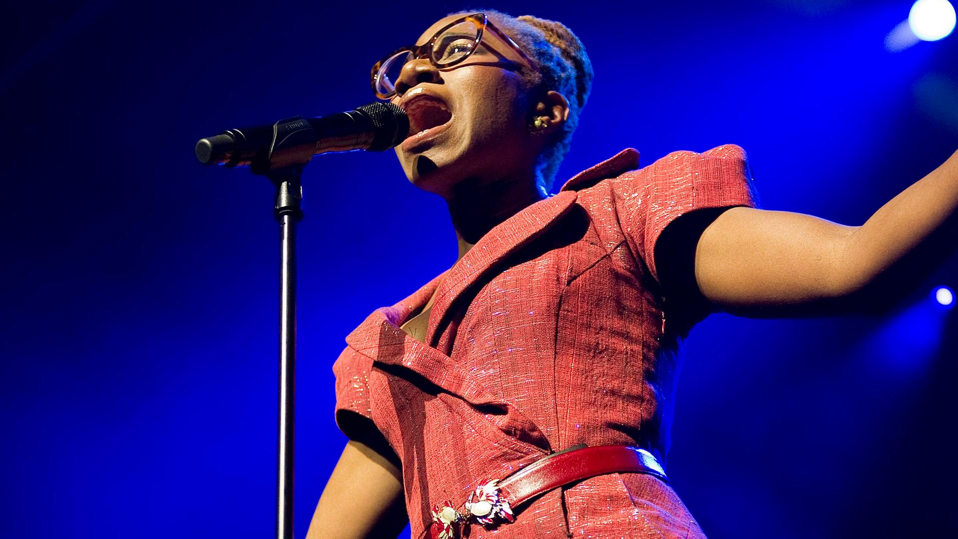 Die nigerianische Sängerin Asa beim Montreux Jazz Festival 2011 Die nigerianische Sängerin Asa beim Montreux Jazz Festival 2011