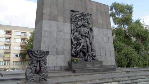 Denkmal für die Helden des Warschauer Ghettos, berühmt geworden vor allem durch den Kniefall von Willy Brandt