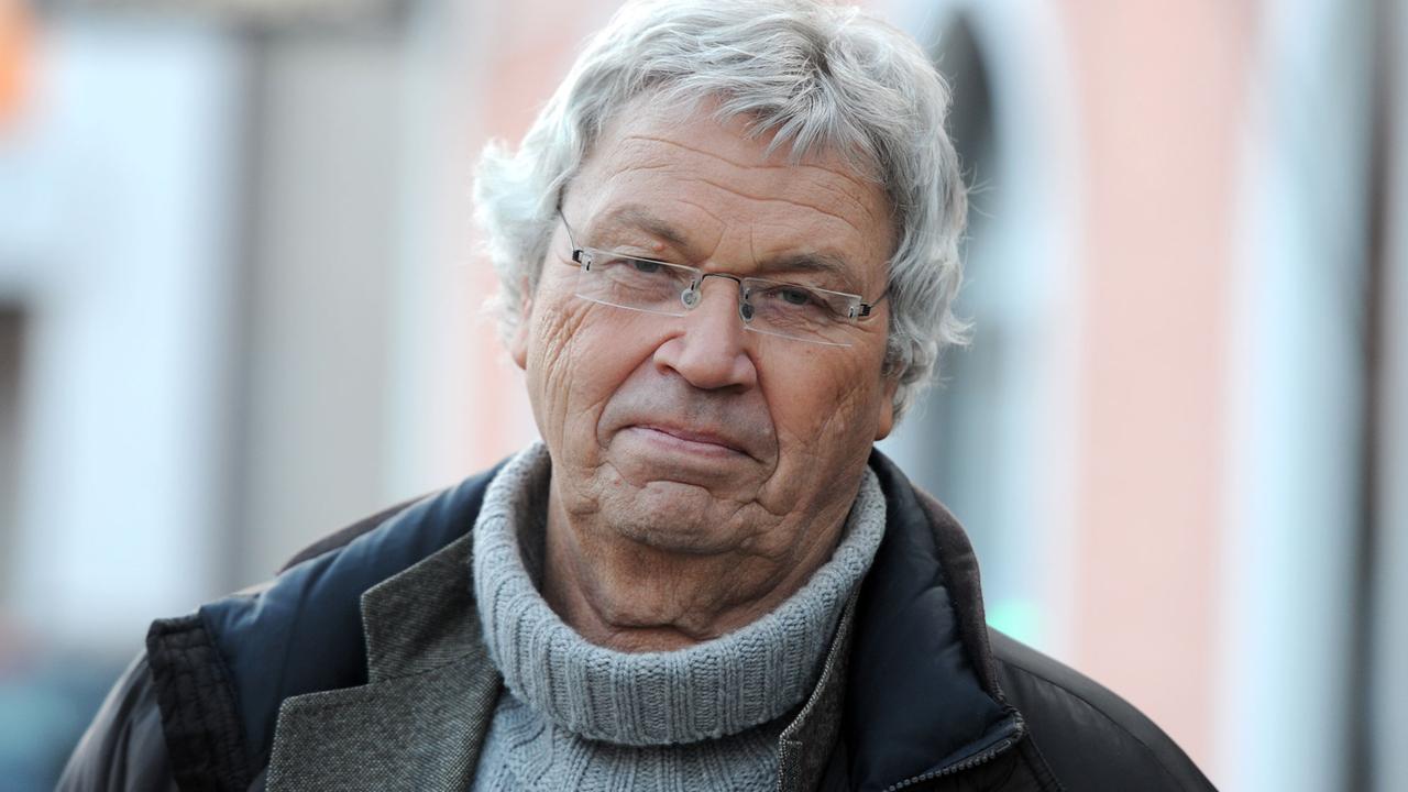 Der Schauspieler Gerhard Polt (als Hans Pospiech), aufgenommen am 14.02.2013 in Freilassing (Bayern) bei einem Presse- und Set-Termin zum Film "und Äktschn!". Der Kabarettist Polt spielt bei dem Film eine Hauptrolle und ist Drehbuchautor. Der Schauspieler Gerhard Polt (als Hans Pospiech), aufgenommen am 14.02.2013 in Freilassing (Bayern) bei einem Presse- und Set-Termin zum Film "und Äktschn!". Der Kabarettist Polt spielt bei dem Film eine Hauptrolle und ist Drehbuchautor.