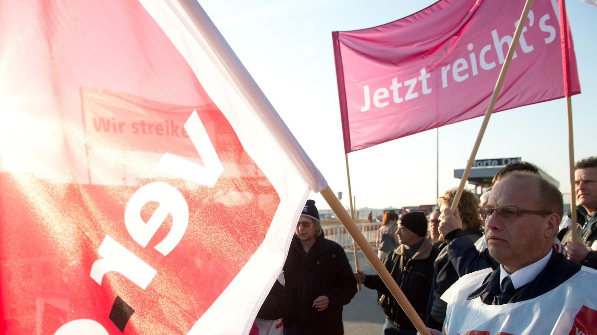Warnstreik der Gewerkschaft Verdi am Flughafen Stuttgart