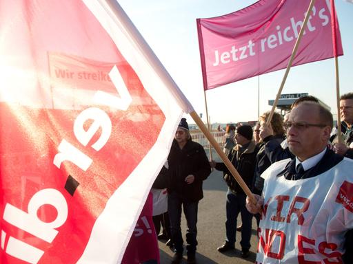Warnstreik der Gewerkschaft Verdi am Flughafen Stuttgart