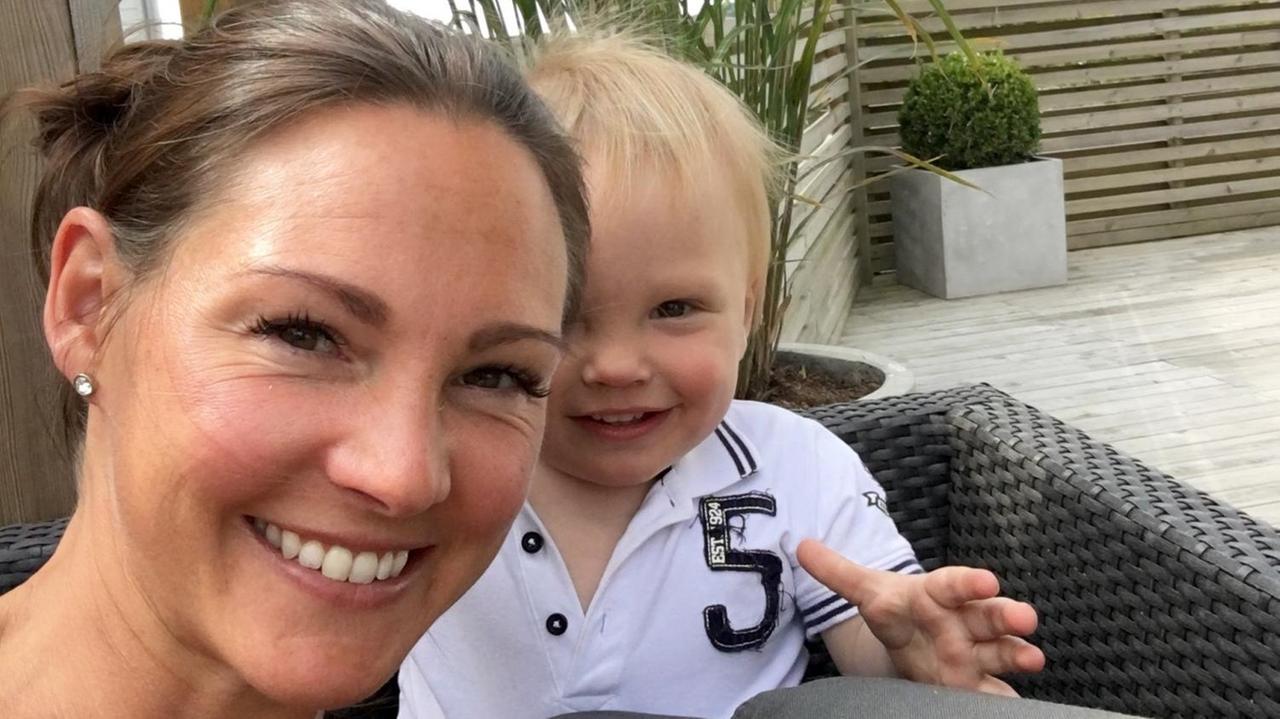 Malin Stenberg mit ihrem Sohn Vincent Malin Stenberg mit ihrem Sohn Vincent