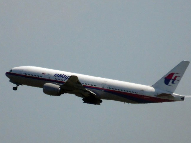 Der Flug MH17 der Malaysia Airlines kurz nach dem Start in Amsterdam. Die Boeing 777 mit Ziel Kuala Lumpur soll in der Ostukraine abgestürzt sein. Der Flug MH17 der Malaysia Airlines kurz nach dem Start in Amsterdam. Die Boeing 777 mit Ziel Kuala Lumpur soll in der Ostukraine abgestürzt sein.