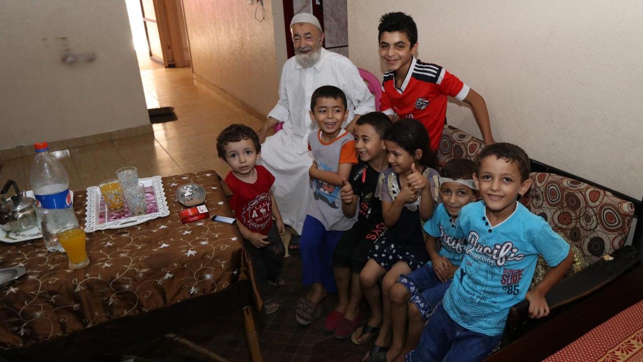 Kemal Hamda Sadak hat Glück: Er wohnt mit seinen Kindern und Enkeln in einem Haus