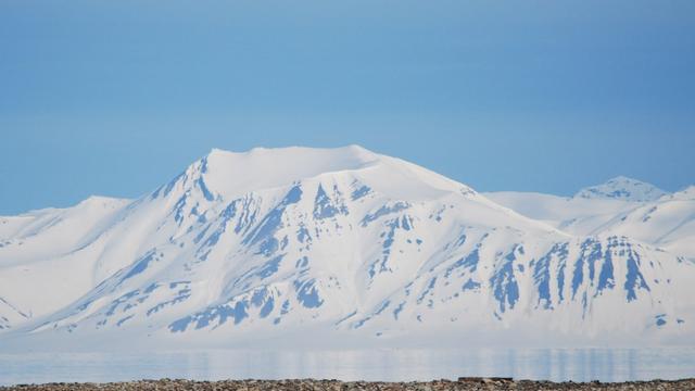 Spitzbergen - Berg im Schnee, 2014