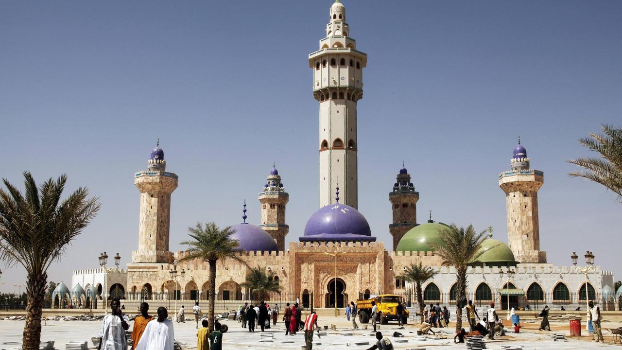 Die große Moschee der Stadt Touba 
