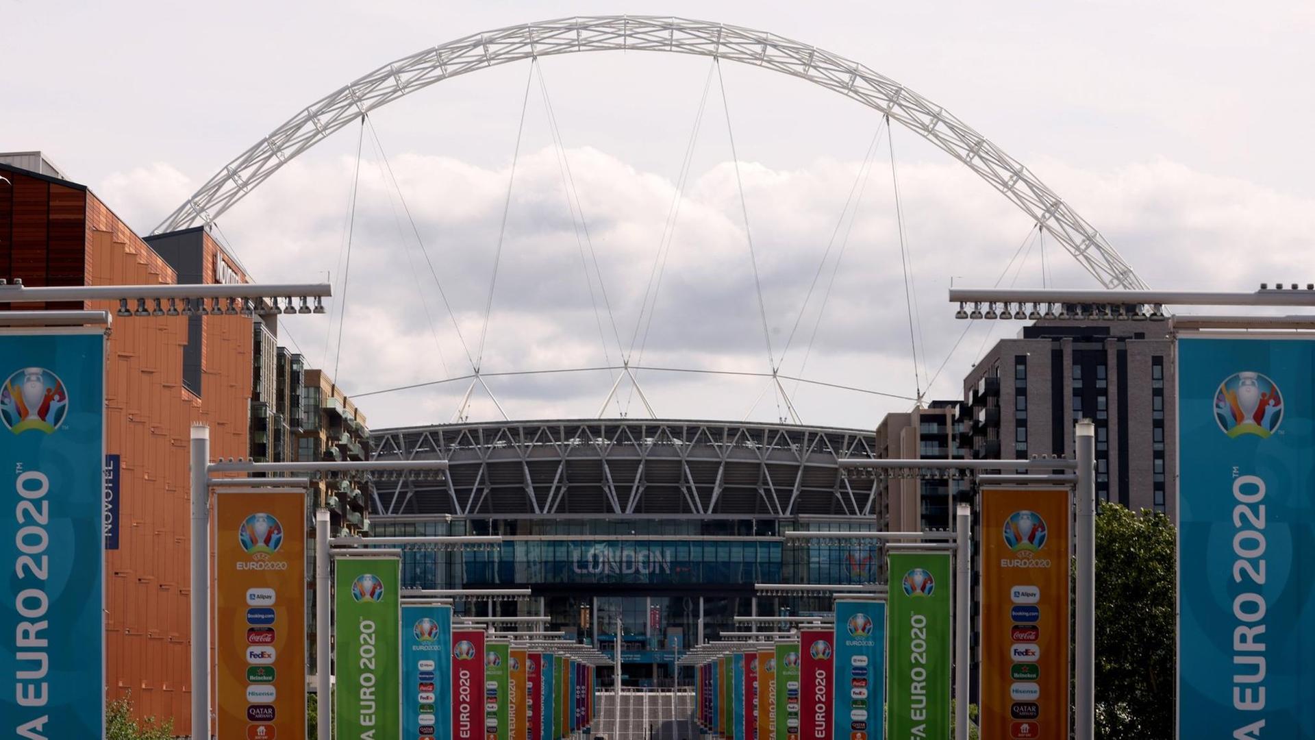 Euro 2020 Previews - Wembley Stadium File photo dated 11-06-2021 of a general view outside of Wembley Stadium, London. Issue date: Friday June 18, 2021. FILE PHOTO Use subject to restrictions. Editorial use only, no commercial use without prior consent from rights holder. PUBLICATIONxINxGERxSUIxAUTxONLY Copyright: xStevenxPastonx 60425345 Euro 2020 Previews - Wembley Stadium File photo dated 11-06-2021 of a general view outside of Wembley Stadium, London. Issue date: Friday June 18, 2021. FILE PHOTO Use subject to restrictions. Editorial use only, no commercial use without prior consent from rights holder. PUBLICATIONxINxGERxSUIxAUTxONLY Copyright: xStevenxPastonx 60425345