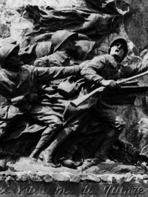 Französisches Denkmal am Hartmannsweilerkopf in den Südvogesen in Frankreich das im 1. Weltkrieg in den Jahren 1914/15 stark umkämpft war.