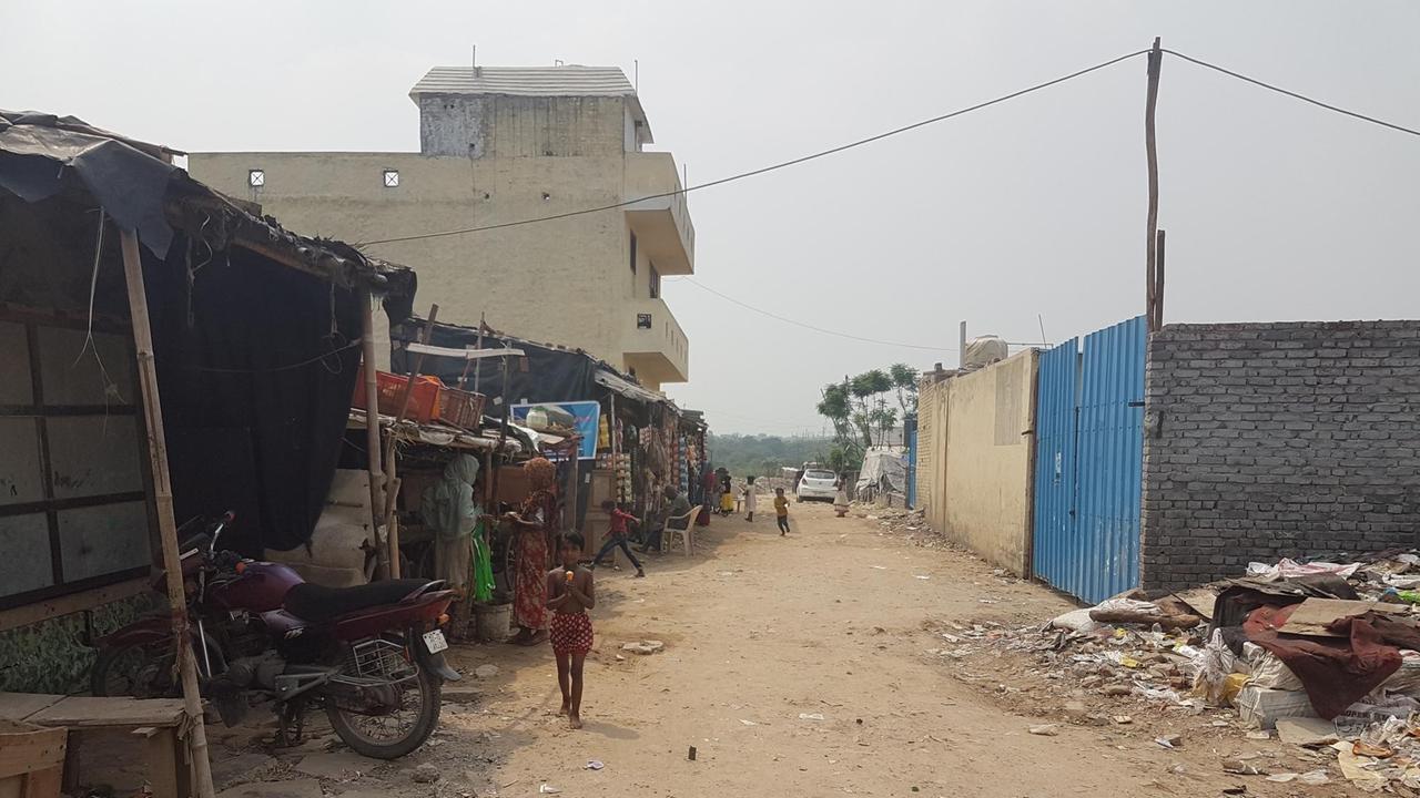 Das Rohingya-Flüchtlingslager "Darul Hijrat" am Rande von Neu Delhi (Indien), aufgenommen am 11.09.2017. Das Rohingya-Flüchtlingslager "Darul Hijrat" am Rande von Neu Delhi (Indien), aufgenommen am 11.09.2017.